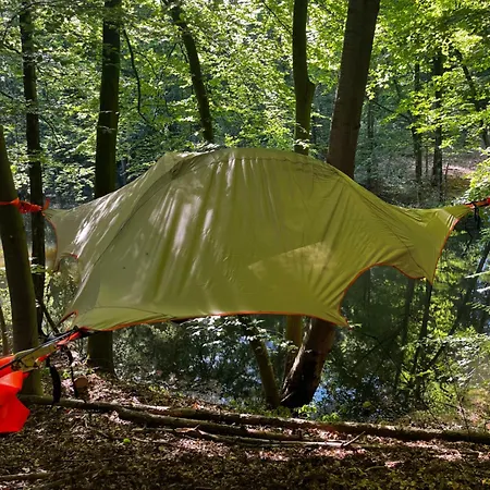 Baumzelt In Idyllischer Lage